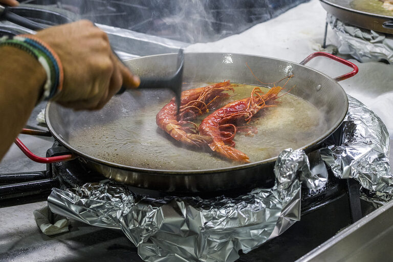 PAELLA PARA NOCHEVIEJA EN MADRID: CUÁNDO RESERVAR, QUÉ ARROZ ELEGIR Y CÓMO CALCULAR LAS RACIONES